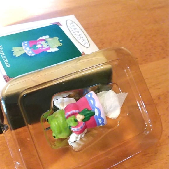 Mini Frog Ornament Hallmark Mistletoad NIB Vintage - Picture 8 of 11